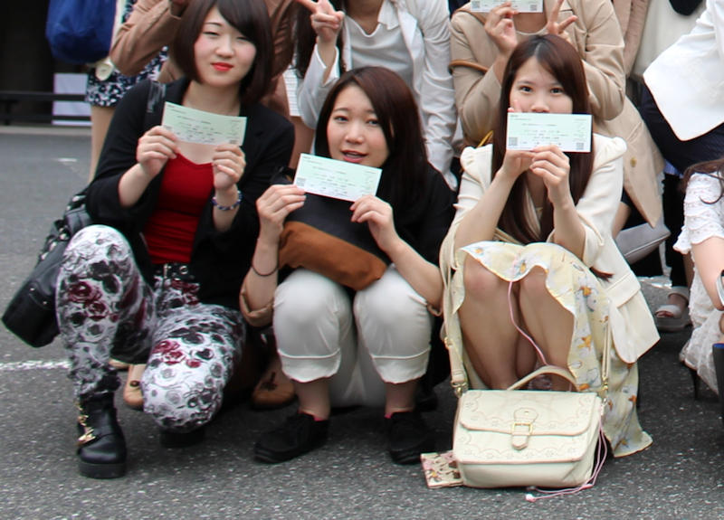 旅行 記念写真 パンチラ エロ画像 【18】