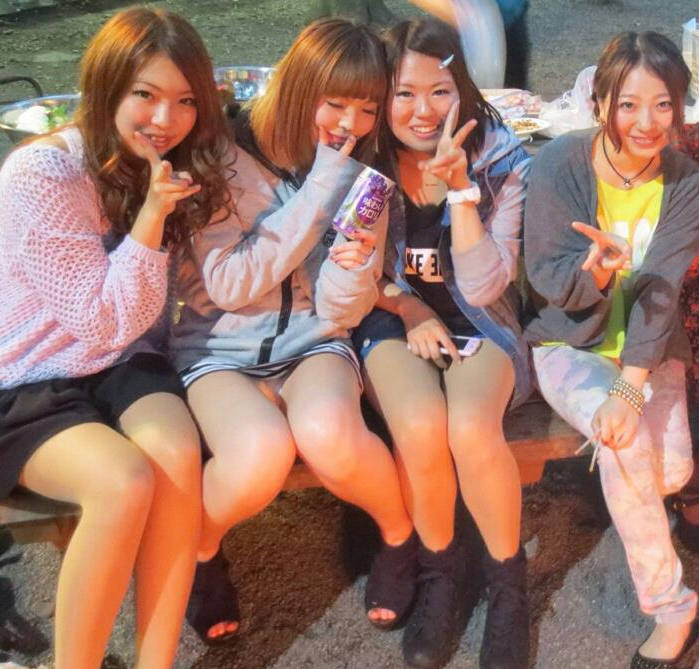 旅行 記念写真 パンチラ エロ画像 【23】