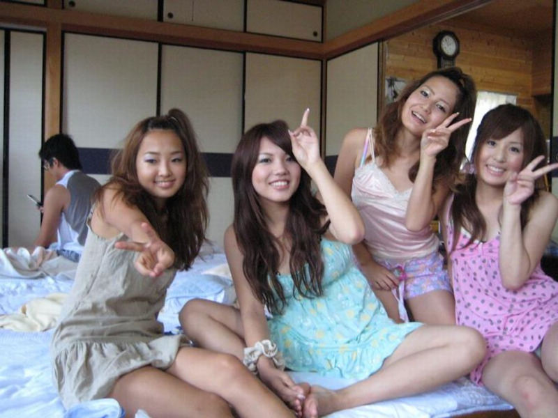 旅行 記念写真 パンチラ エロ画像 【32】