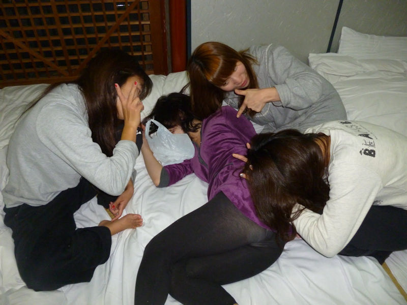 旅行 記念写真 パンチラ エロ画像 【37】