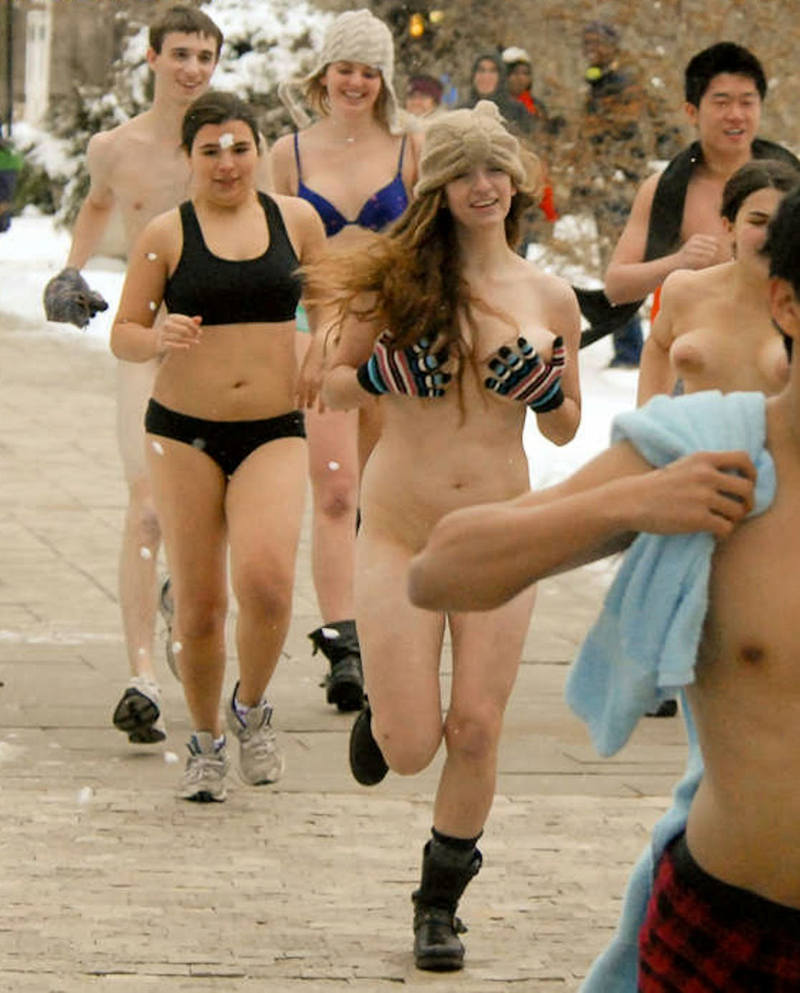 真冬 走る 寒中 全裸 マラソン エロ画像 【14】