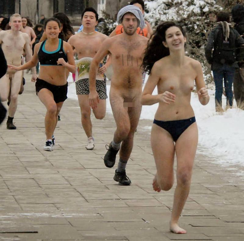 真冬 走る 寒中 全裸 マラソン エロ画像 【21】