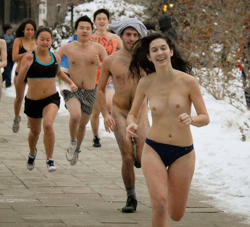 真冬 走る 寒中 全裸 マラソン エロ画像 【24】