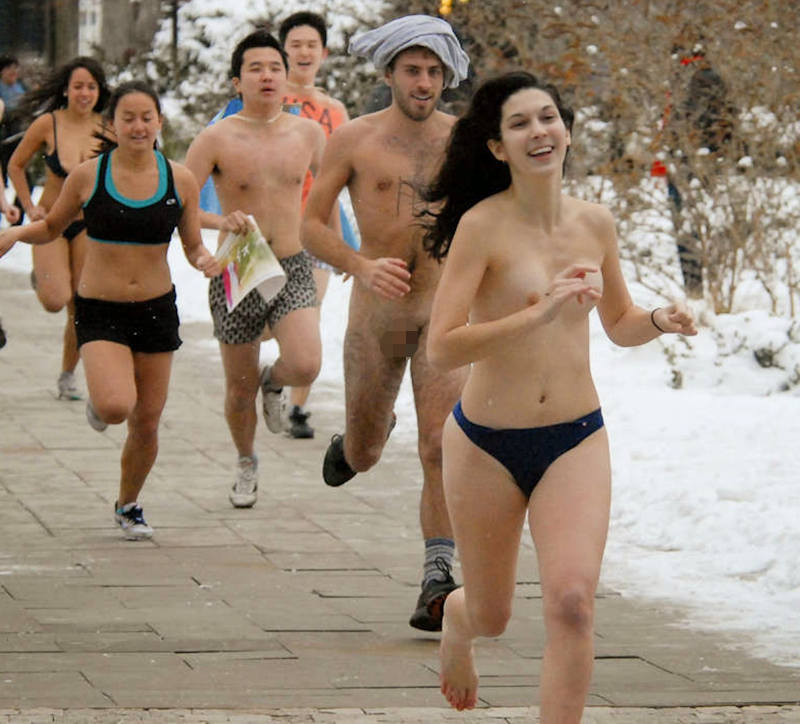 真冬 走る 寒中 全裸 マラソン エロ画像 【25】