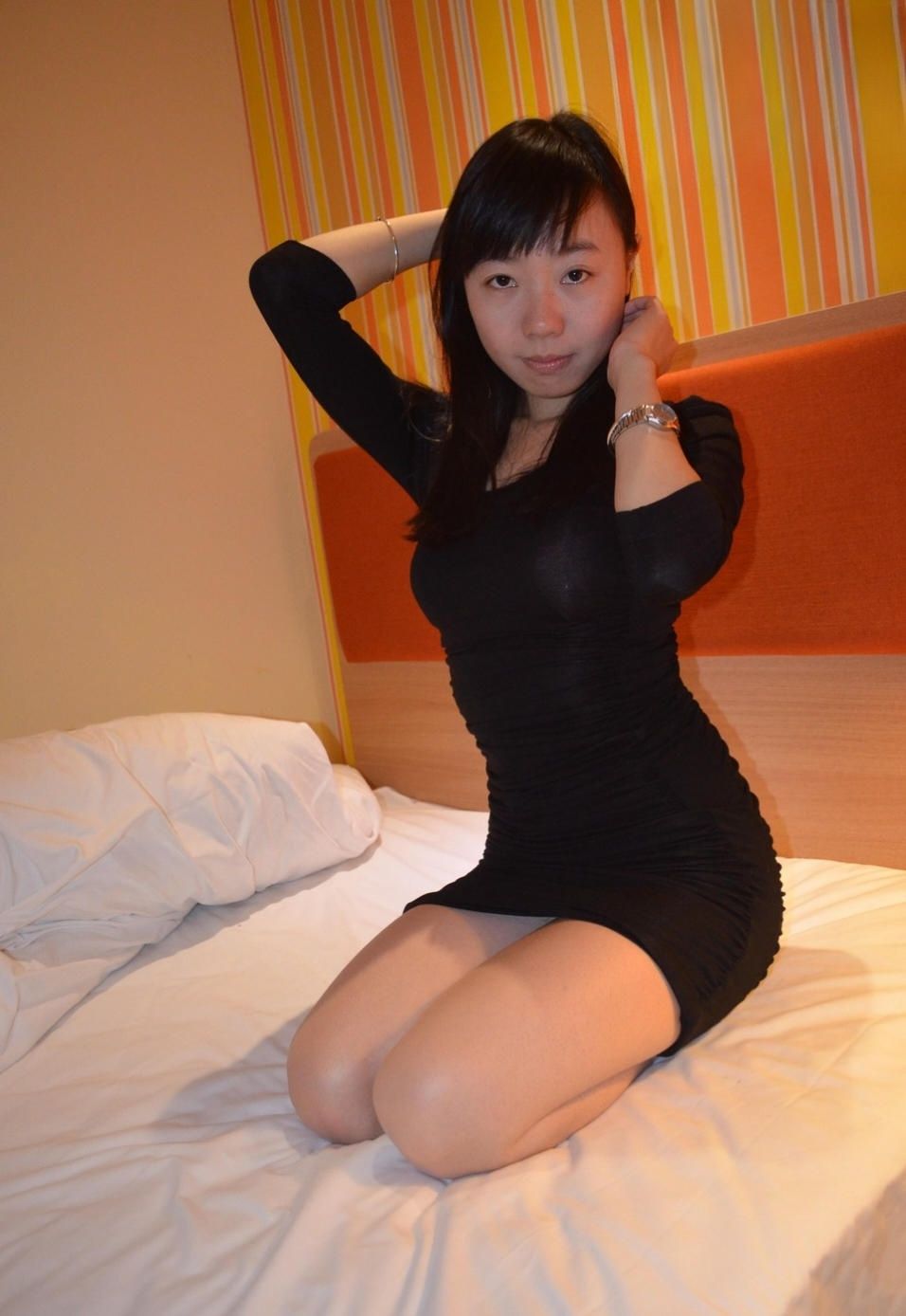 十分聽話的小少婦，身材好皮膚潤，拍著拍著下面就濕了[24P]