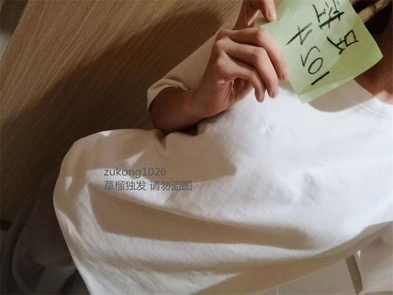 [原创][足控淫妻社]大學生母狗在主人的要求下在衛生間裡完成躶體展示奶子還是一如既往的美不知道怎麼拍照的單女可以學習一下一[50P]