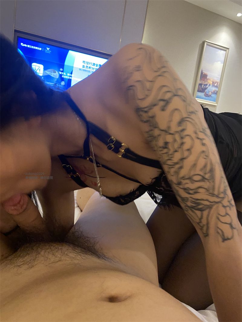 [原创][足控淫妻社]雲南昆明你能想像如此狂野活力的00後人妻其實是一位端莊靚麗的白衣天使麼平時葷段子都不聊床上騷到爆[25P]