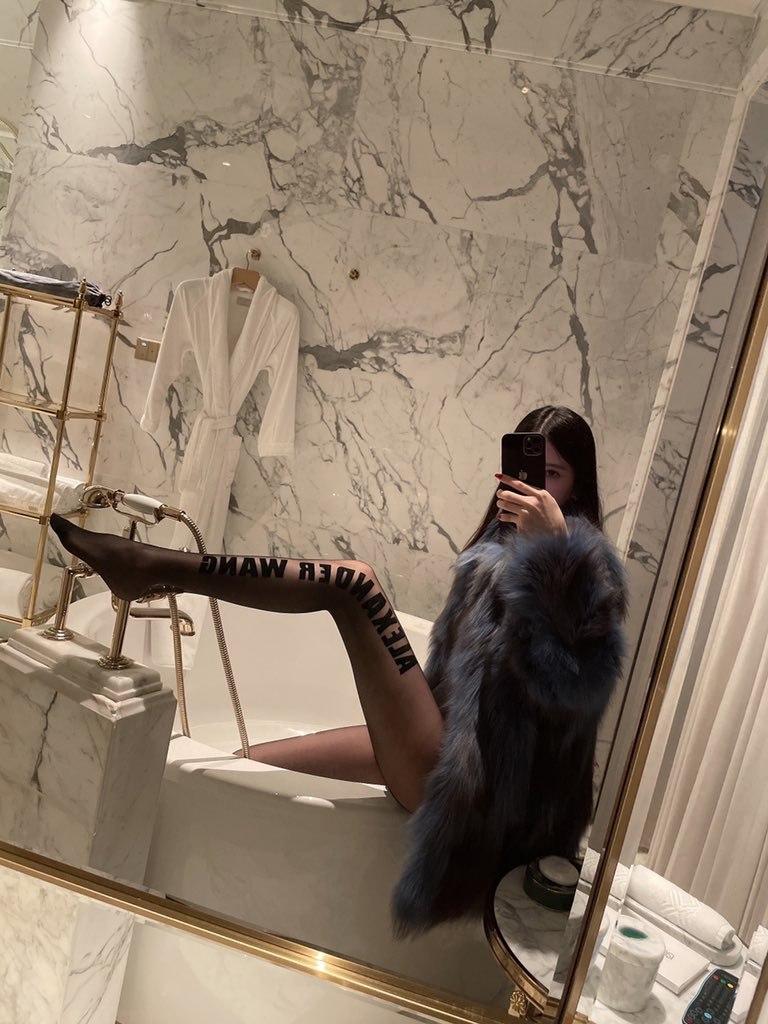 天天和這兩個妖女鬥法，我都膩了[27P]