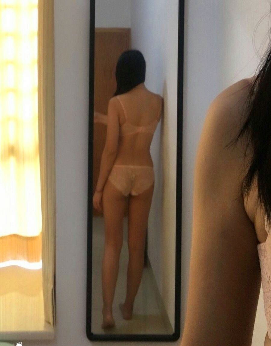 愛自拍的女朋友，整天對著鏡子騷呀騷[20P]