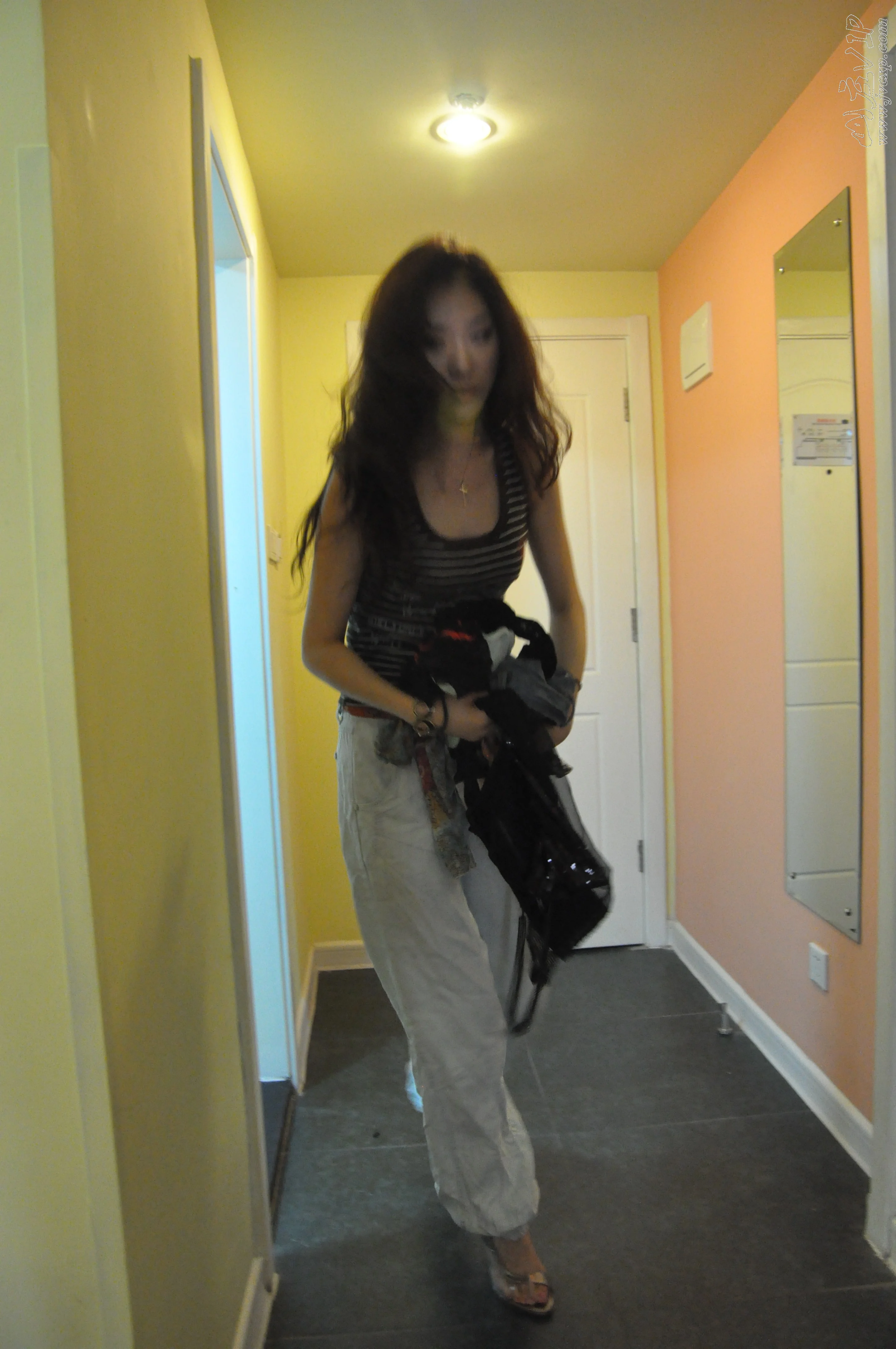 露臉的美少婦 [15P]