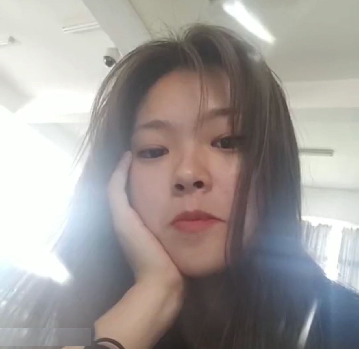 小騷逼被幹的很爽 [13P]