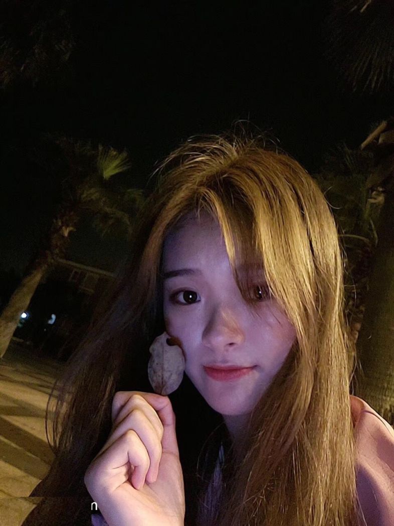 小騷逼被幹的很爽 [13P]