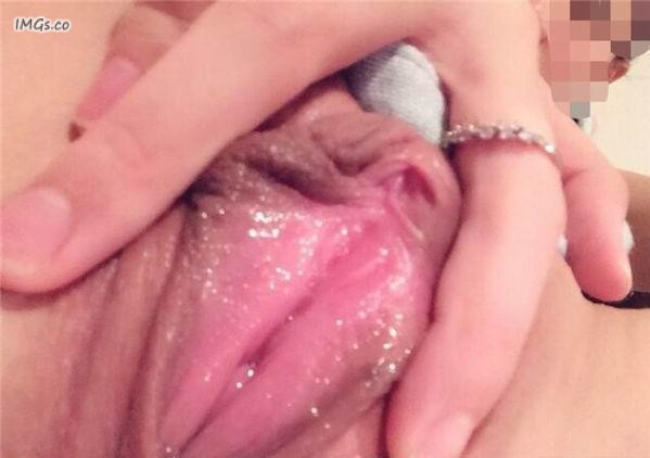 下面很乾淨的女朋友 [19P]