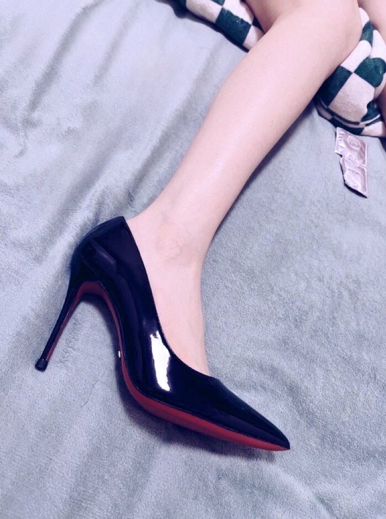 [原创][母狗情趣合集]黑絲網襪JK 高跟露出愛妻分享[25P]