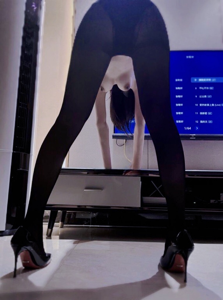 [原创][母狗情趣合集]黑絲網襪JK 高跟露出愛妻分享[25P]