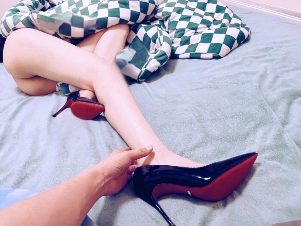 [原创][母狗情趣合集]黑絲網襪JK 高跟露出愛妻分享[25P]