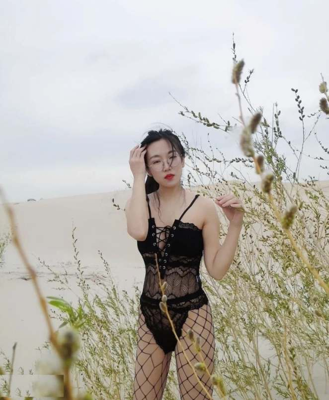 鄰居家的老婆平時非常有氣質文靜，沒想到背地裡這麼騷[13P]