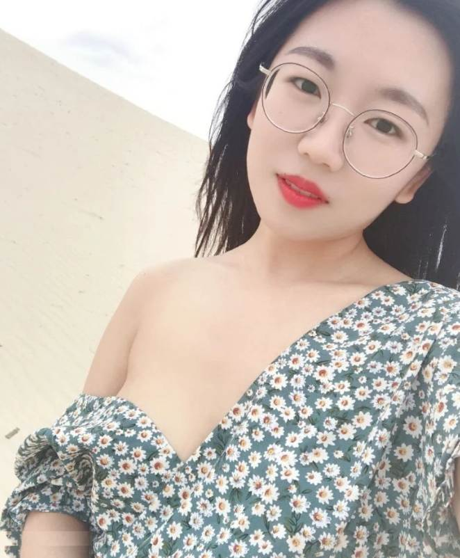 鄰居家的老婆平時非常有氣質文靜，沒想到背地裡這麼騷[13P]