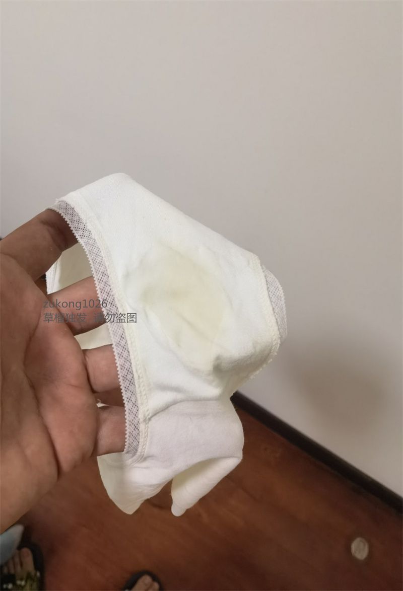 [原创][足控淫妻社]湖北武漢剃毛出鏡98年小騷妻的轉變之作對淫妻的態度從變態噁心到言語配合接受不知道實戰的那一天還有多遠[22P]