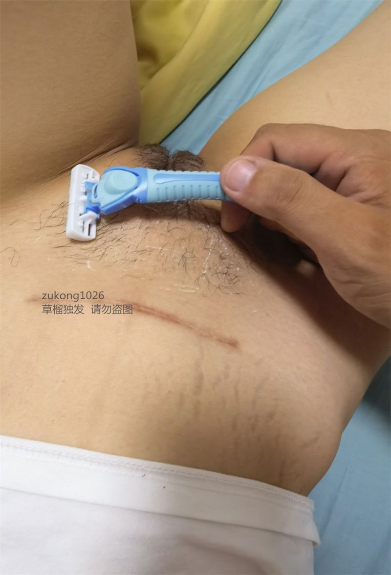 [原创][足控淫妻社]湖北武漢剃毛出鏡98年小騷妻的轉變之作對淫妻的態度從變態噁心到言語配合接受不知道實戰的那一天還有多遠[22P]