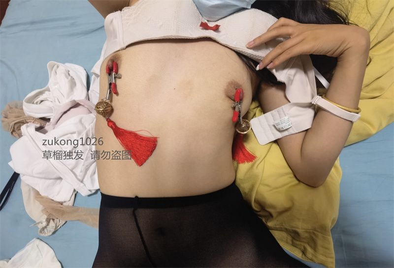 [原创][足控淫妻社]湖北武漢剃毛出鏡98年小騷妻的轉變之作對淫妻的態度從變態噁心到言語配合接受不知道實戰的那一天還有多遠[22P]