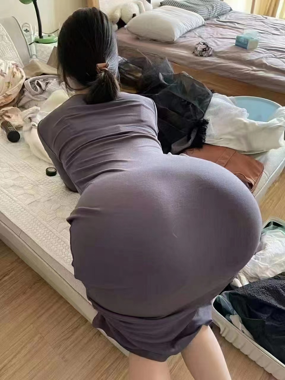 [游客投稿][手势验证]來自某站網友投稿自己老婆的照片！第三彈！  ！很商務的屁股，看得出來這車沒少開！  ！[23P]