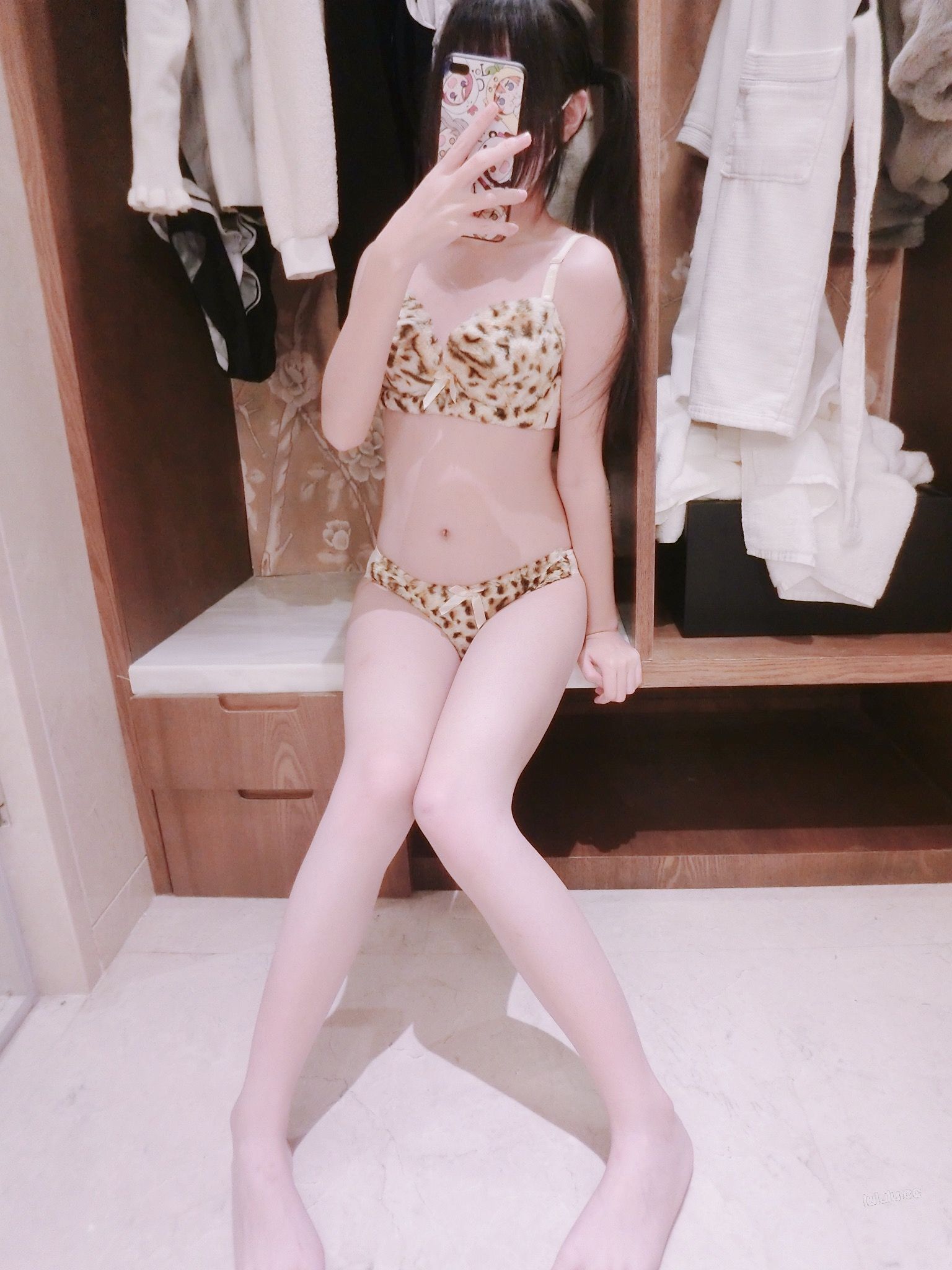 全裸在麻將桌上的小花豹[30P]