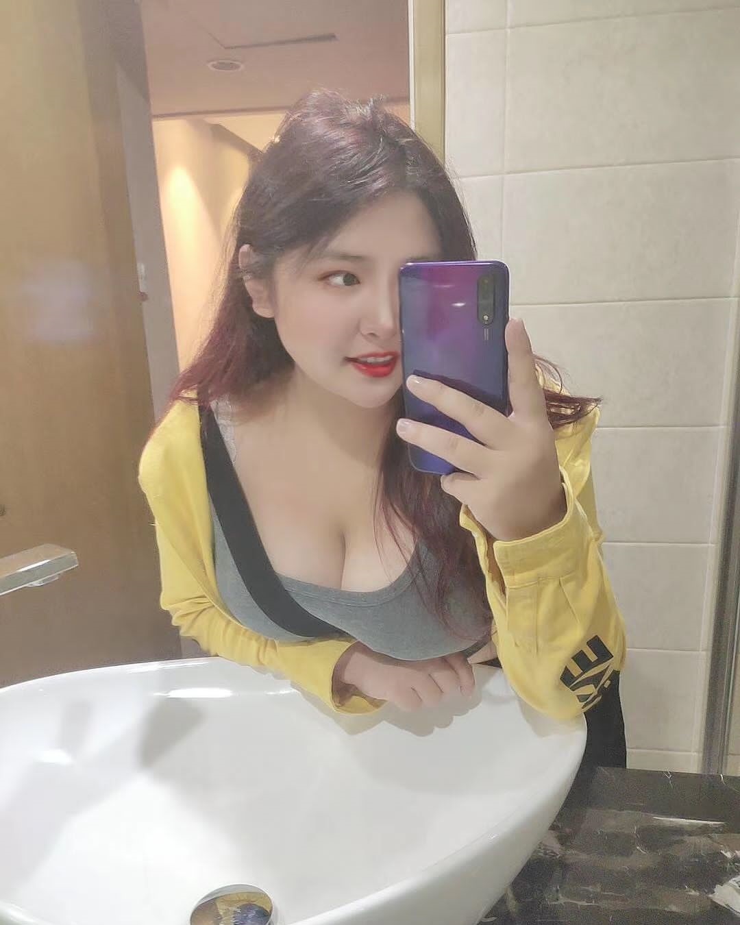 喜歡自拍的女子 [11P]