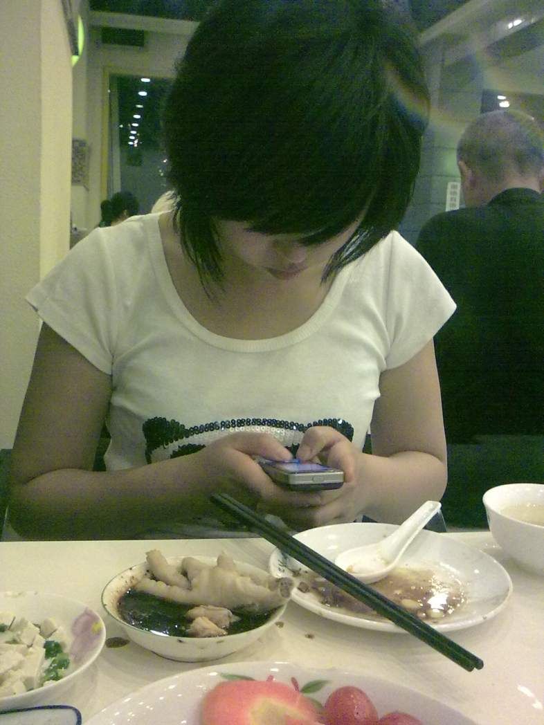 露臉的98年小女孩，她那美妙的身材是我逝去的青春啊[26P]