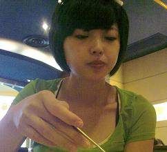 露臉的98年小女孩，她那美妙的身材是我逝去的青春啊[26P]