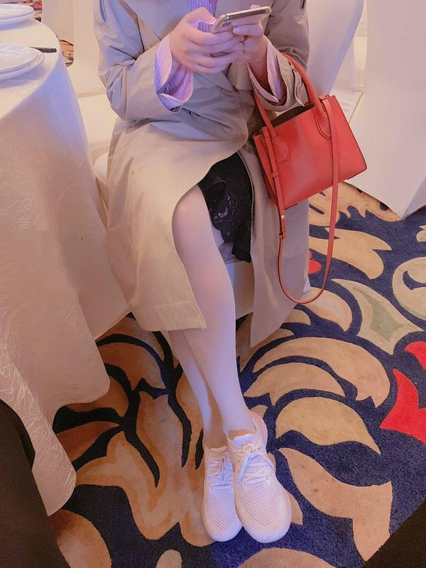 極品人妻小少婦，只要能讓她開心別的東西都無所謂[24P]