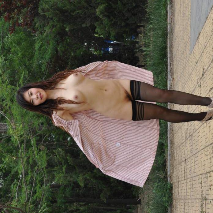 風騷情人野外露臉露出，一天四次滿足不了她了[23P]