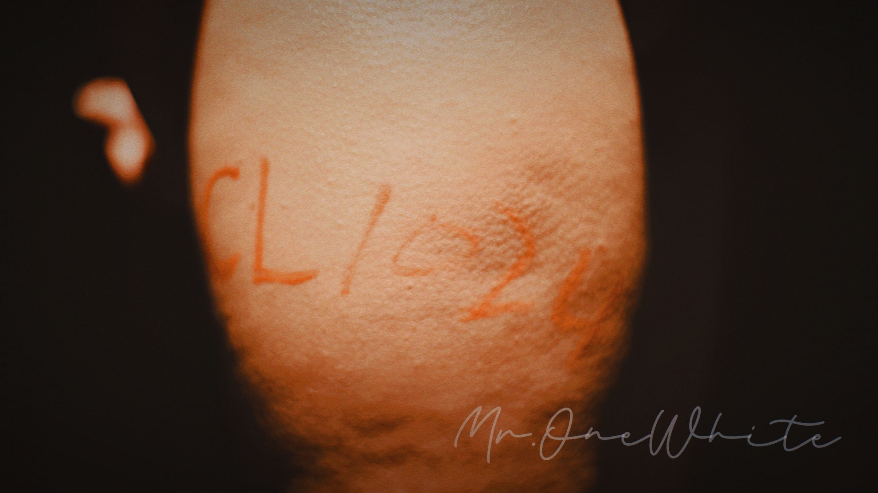 [原创][一白先生 原创SM调教]兔兔の女教師玩具化計畫慢慢喪失人格的母狗開發第一季 [17P 身体手写认证] ]