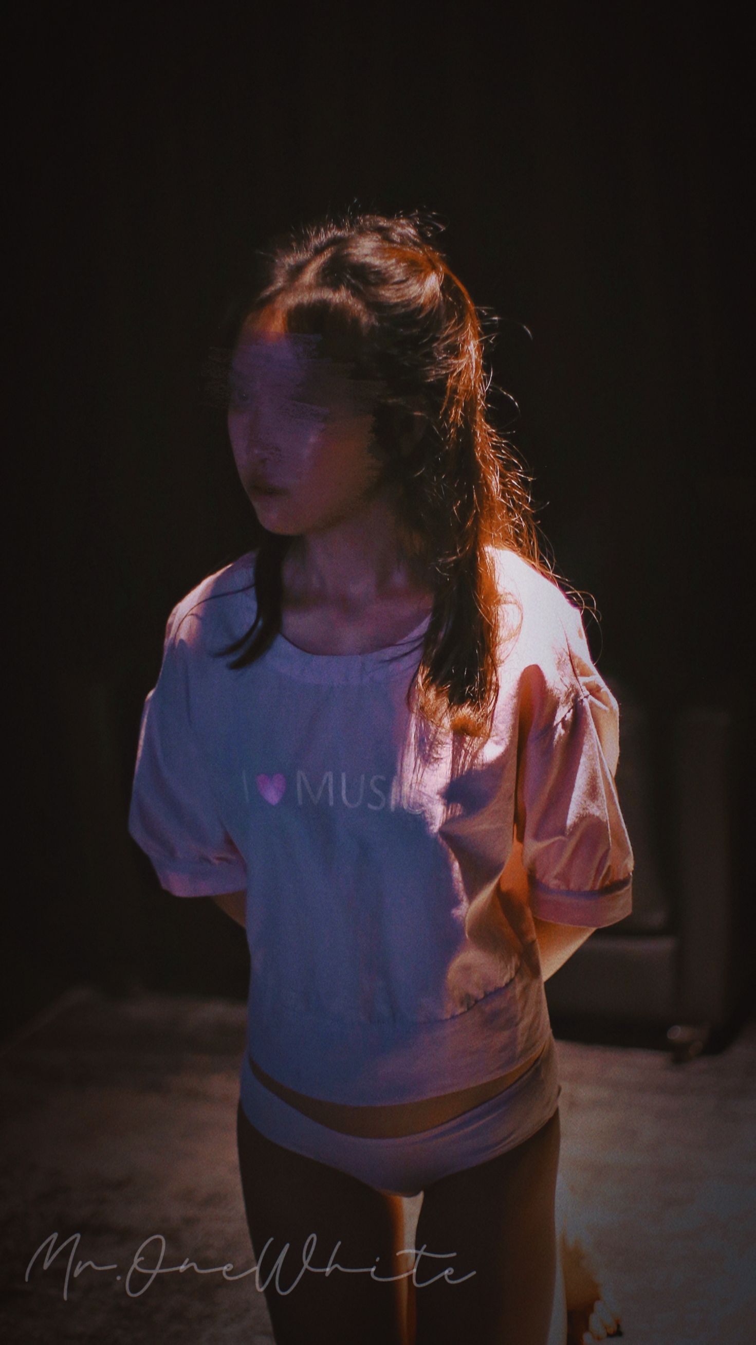 [原创][一白先生 原创SM调教]兔兔の女教師玩具化計畫慢慢喪失人格的母狗開發第一季 [17P 身体手写认证] ]