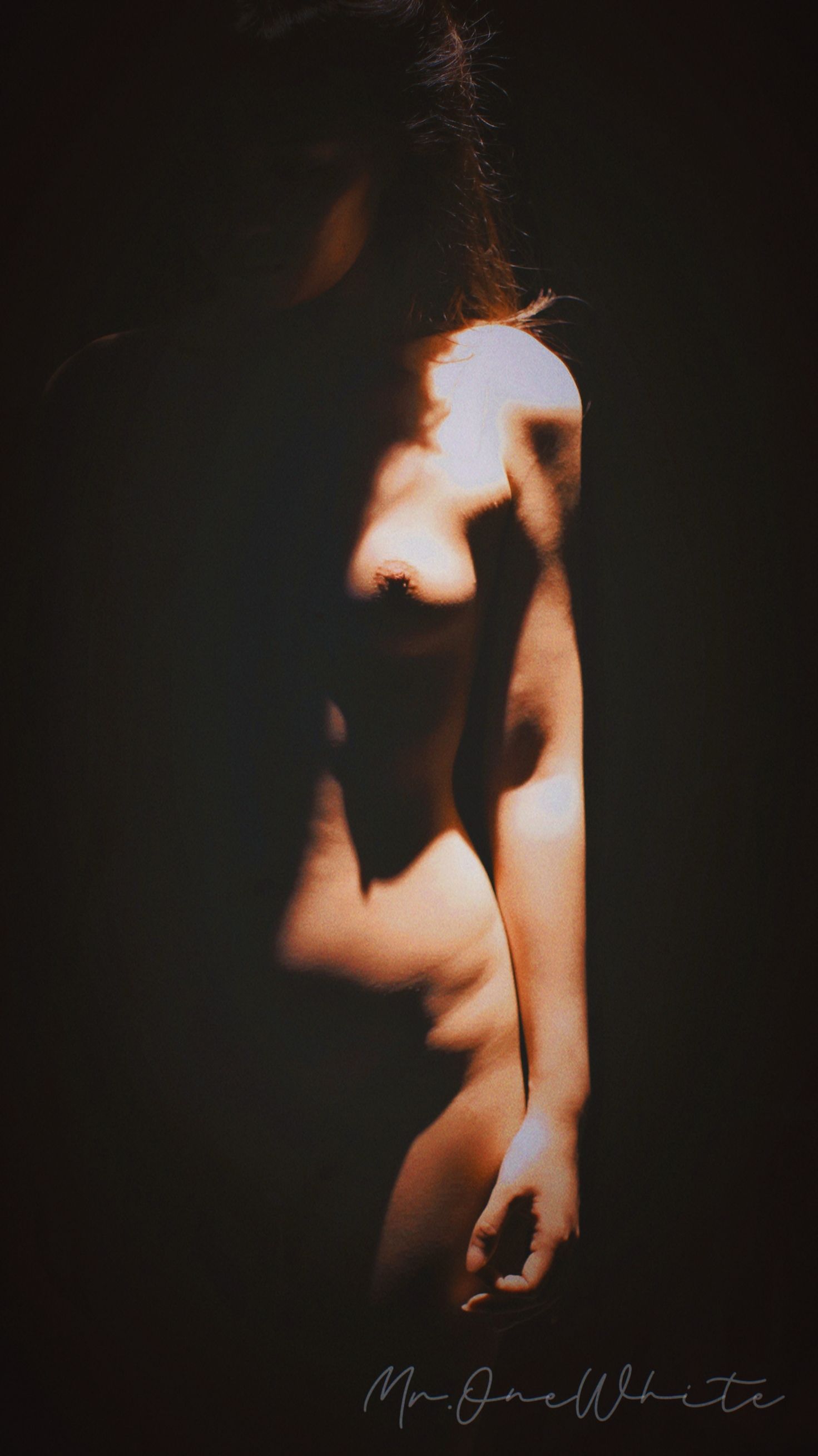 [原创][一白先生 原创SM调教]兔兔の女教師玩具化計畫慢慢喪失人格的母狗開發第一季 [17P 身体手写认证] ]