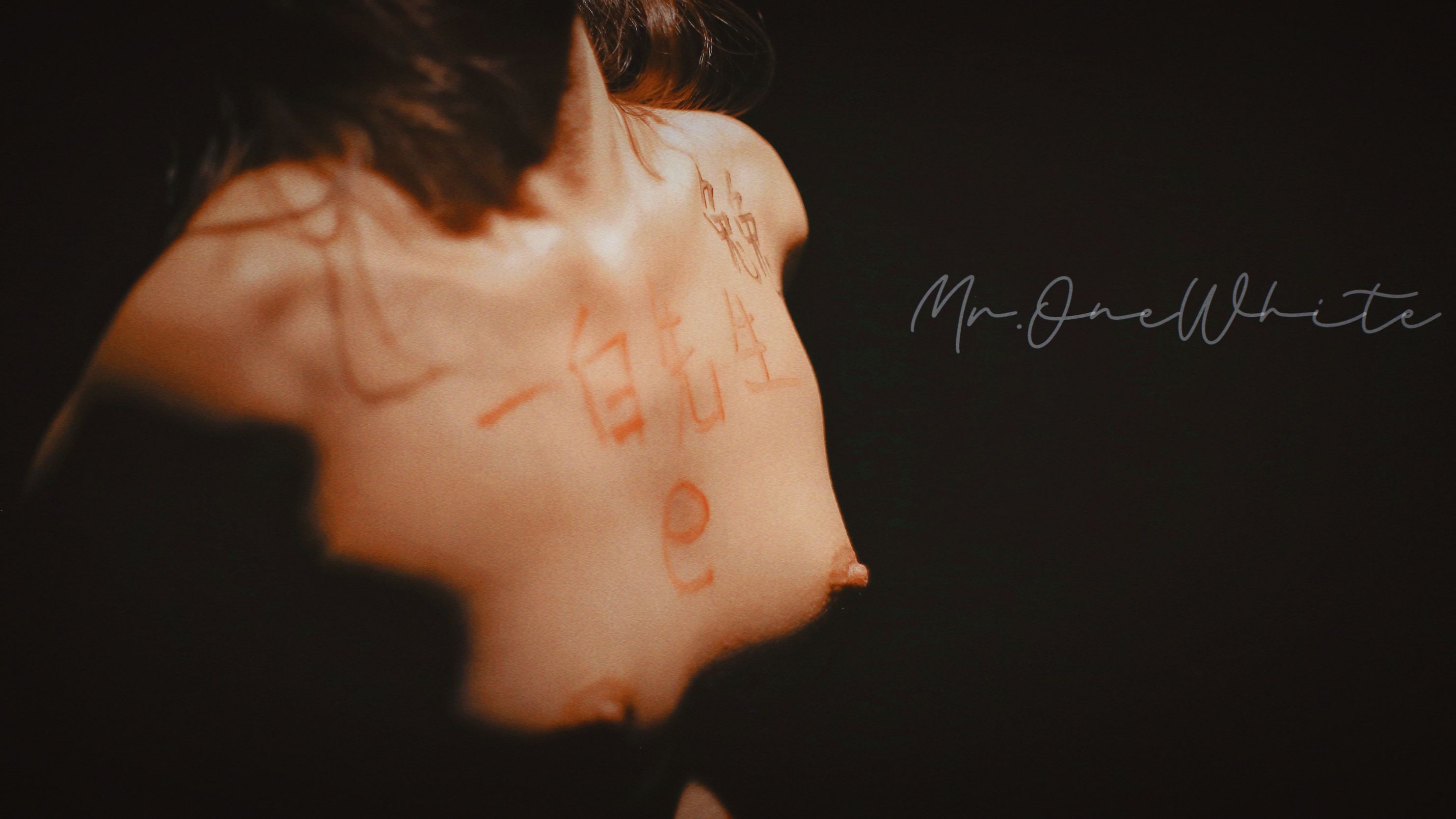 [原创][一白先生 原创SM调教]兔兔の女教師玩具化計畫慢慢喪失人格的母狗開發第一季 [17P 身体手写认证] ]