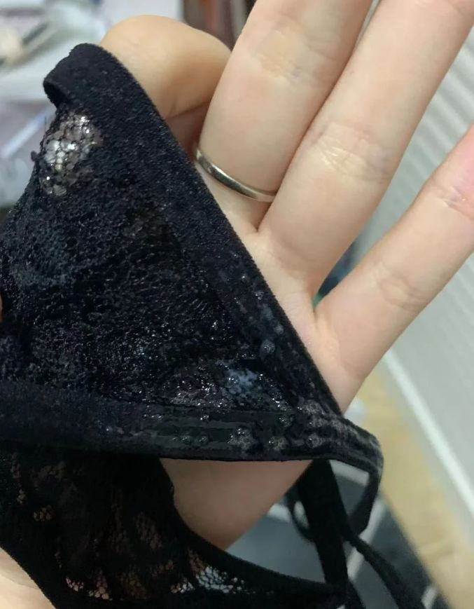 美女老師就是不一樣，戴上眼鏡看起來挺有氣質的[13P]