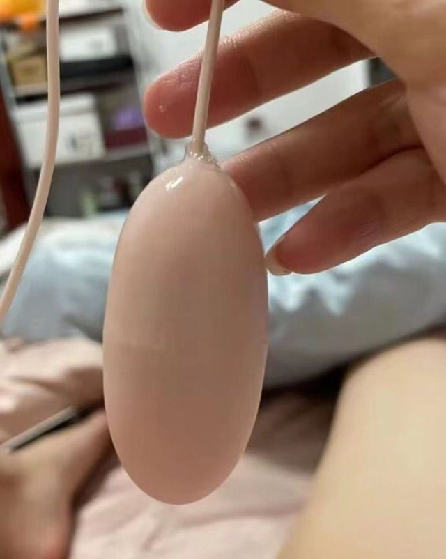 美女老師就是不一樣，戴上眼鏡看起來挺有氣質的[13P]