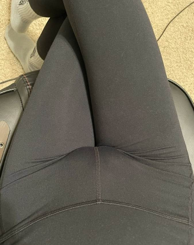 美女老師就是不一樣，戴上眼鏡看起來挺有氣質的[13P]