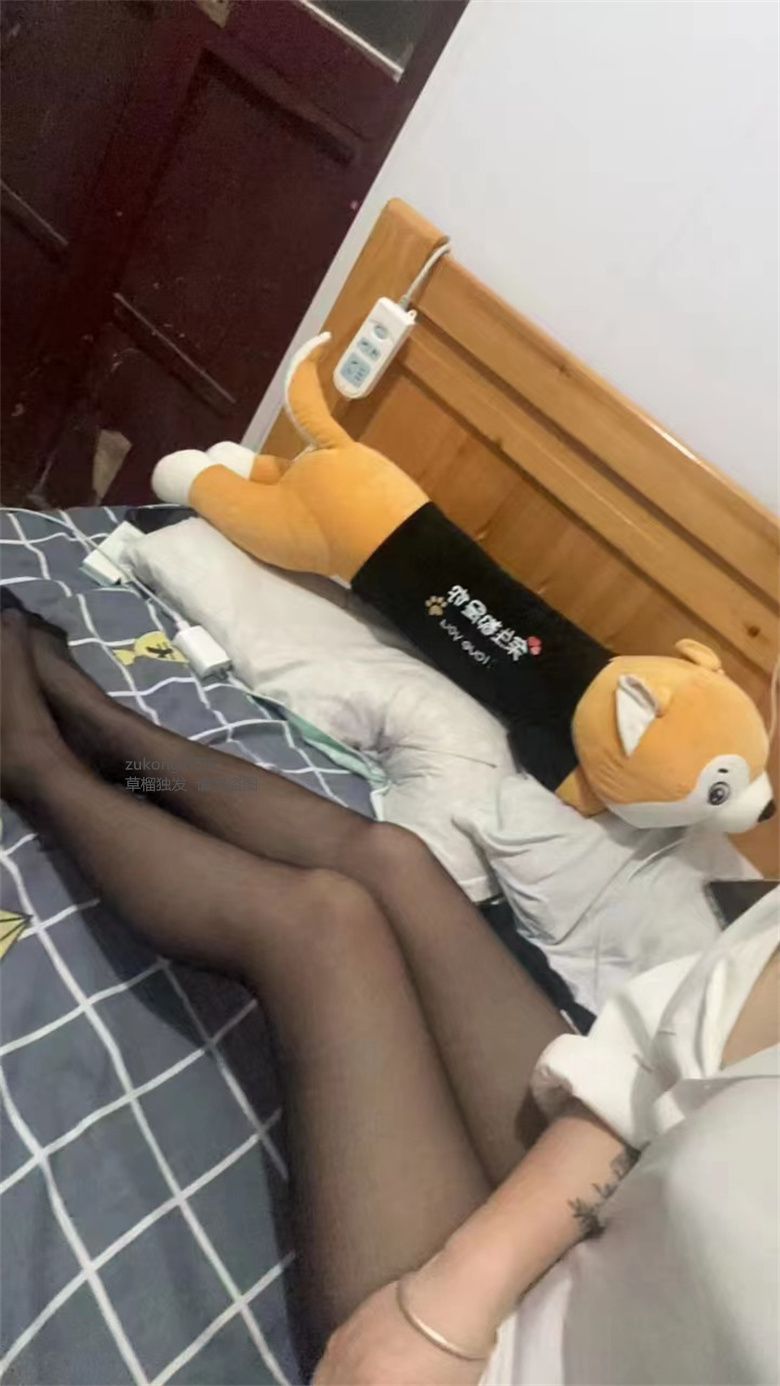 [原创][足控淫妻社]  旗袍好看還是黑絲好看尾巴花露水黃瓜辣椒成分過於複雜方便展示徵得女主角同意投稿換碼 [20P]