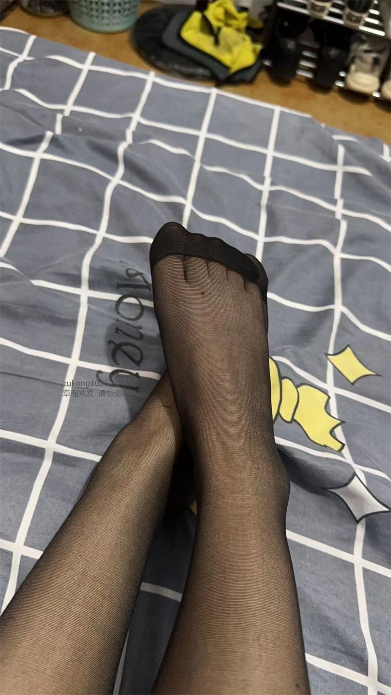 [原创][足控淫妻社]  旗袍好看還是黑絲好看尾巴花露水黃瓜辣椒成分過於複雜方便展示徵得女主角同意投稿換碼 [20P]