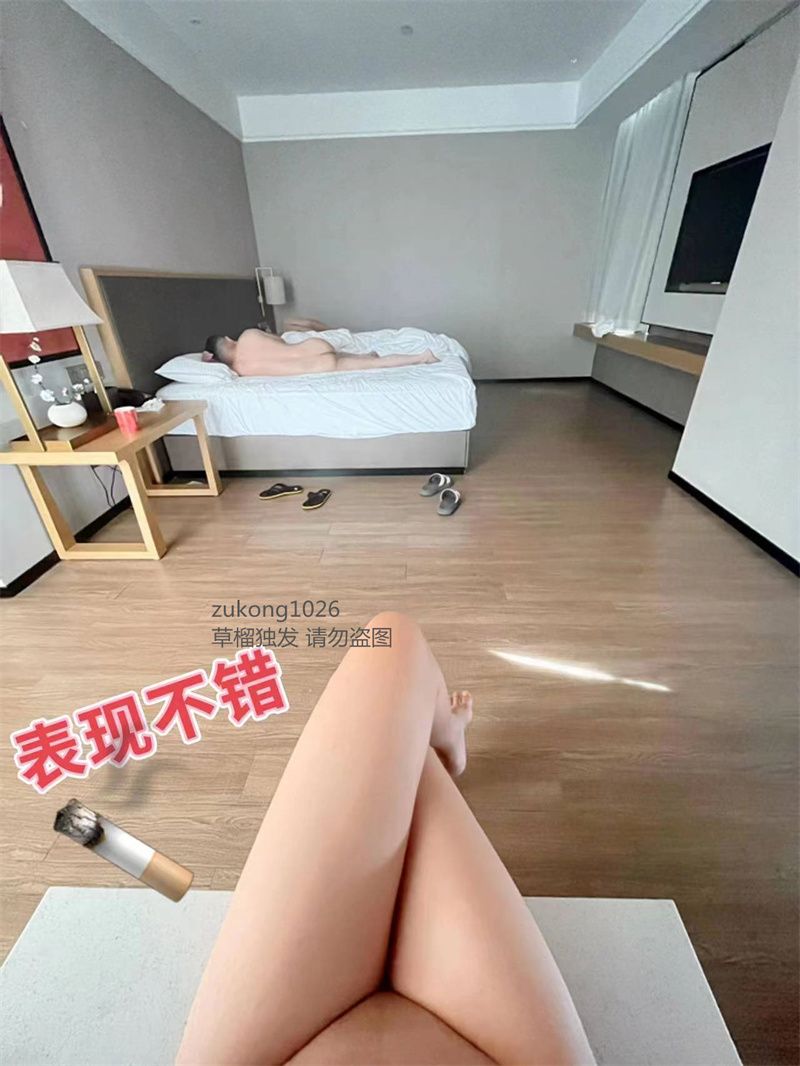 [原创][足控淫妻社]  0759 群內聯誼 173長腿人妻被擄獲芳心 兩個月後從手機螢幕來到實戰環節三年來第一次被單男內射 [17P]