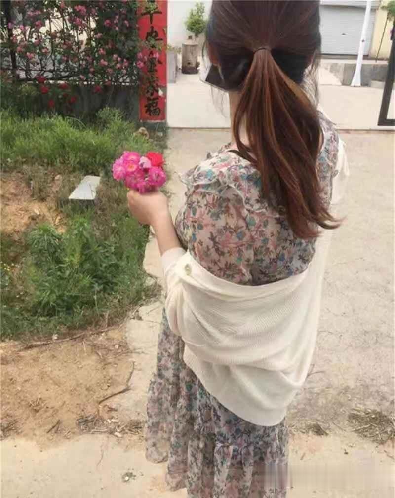 外面拍攝幾張[18P]