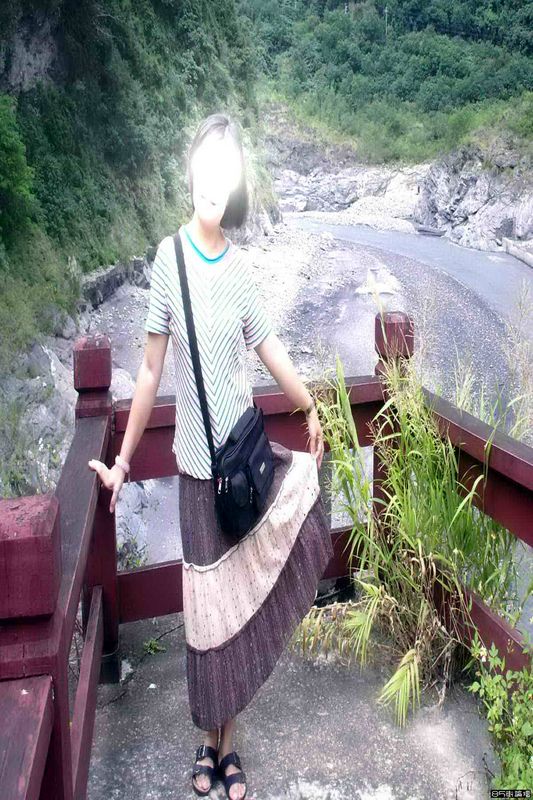 郊外大膽外拍 [20P]