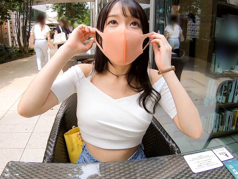 出会い系でゲットした潮吹きオタク女子のAV