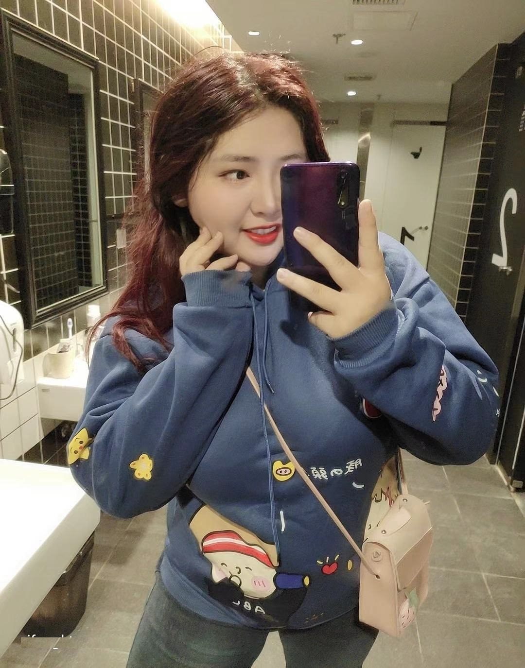 喜歡自拍的女子 [11P]