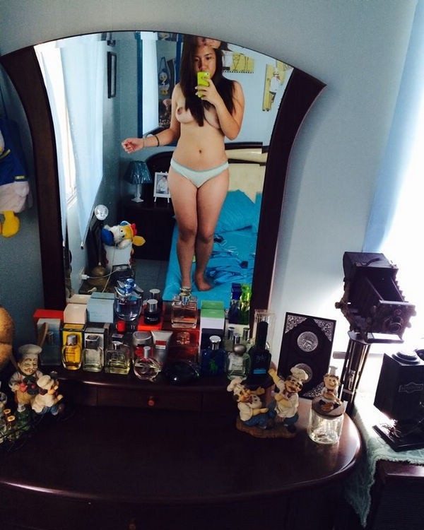 大學老師情人把淫蕩的身材展示給大家觀賞[22P]