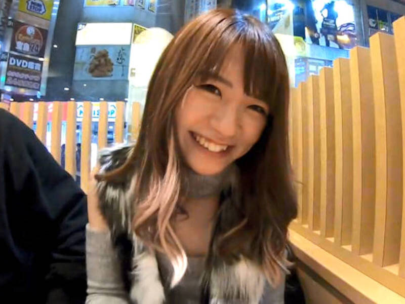 少しギャルっぽくて可愛い女子大生のAV