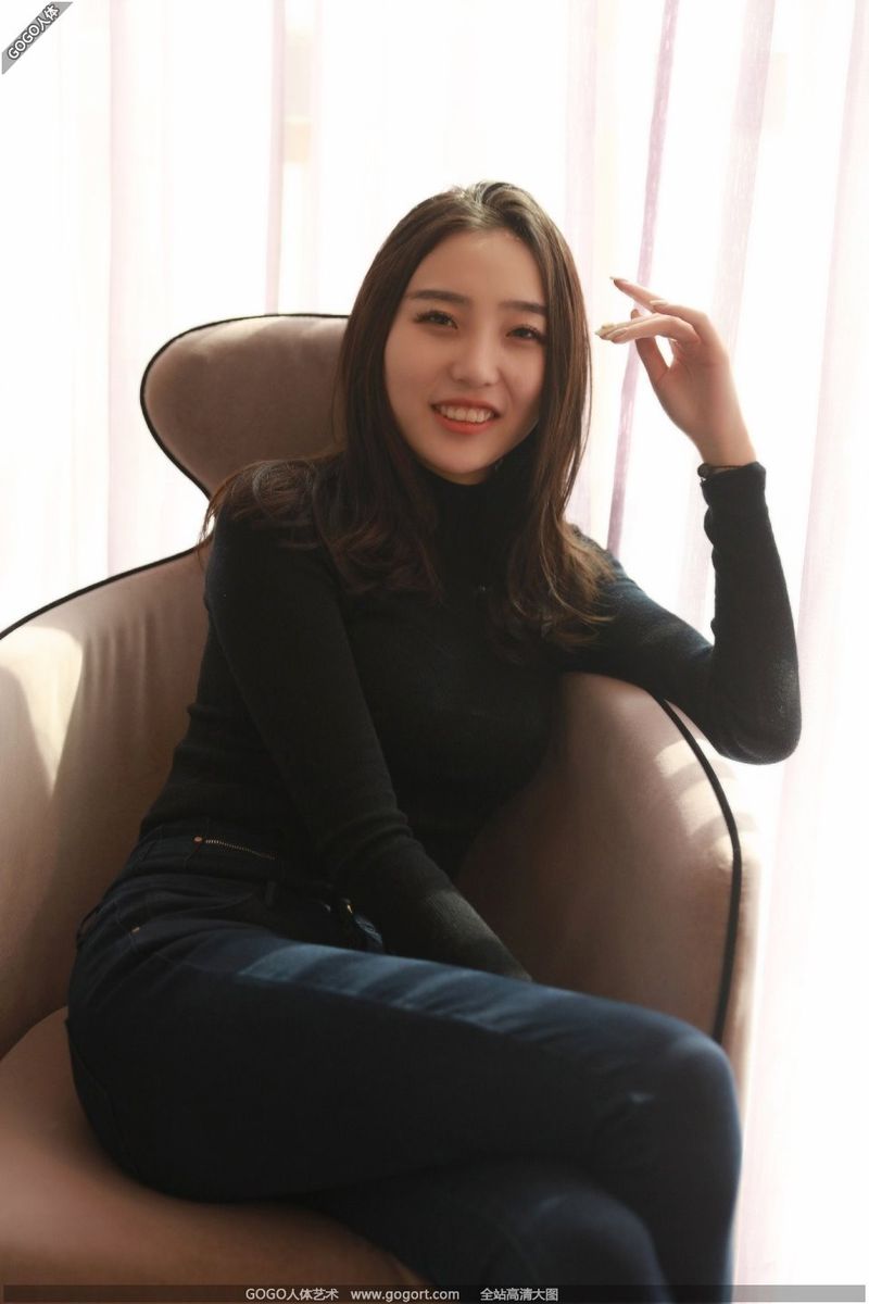 极品美女国模芷雨超大尺度掰屄人体