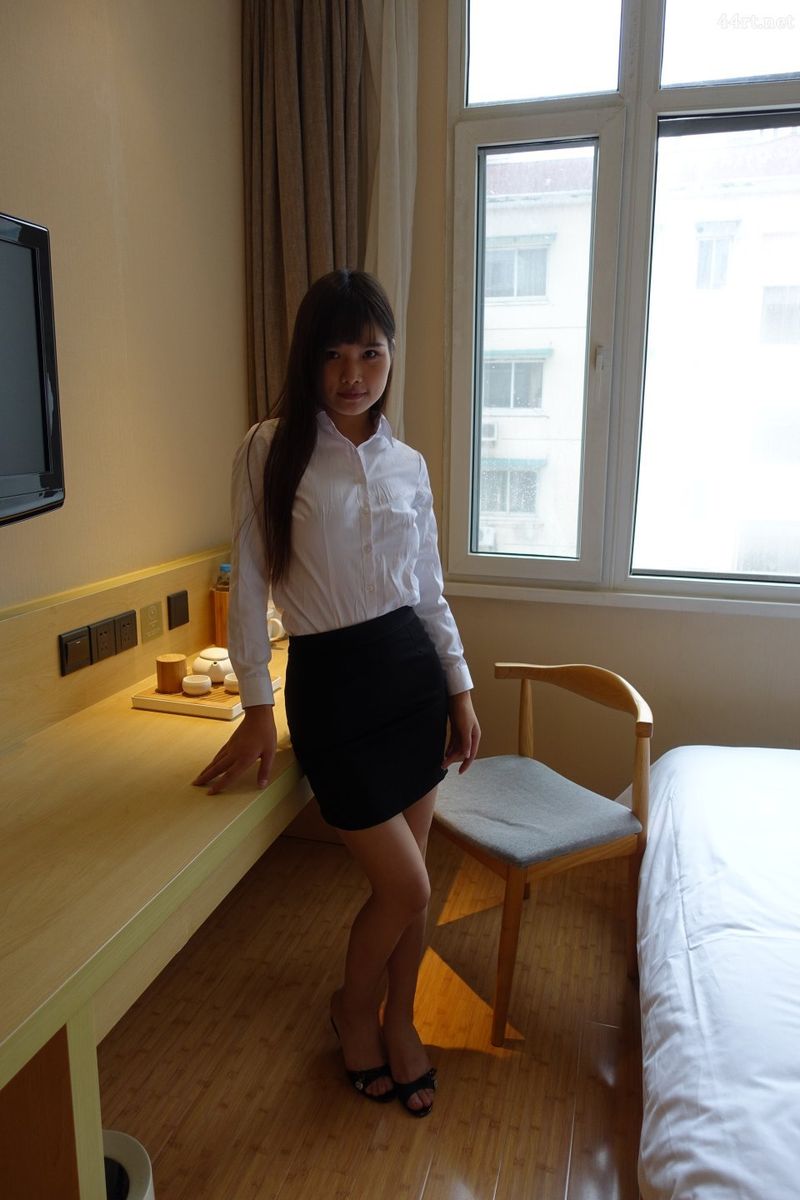 极品美女国模萌萌超大尺度掰穴人体